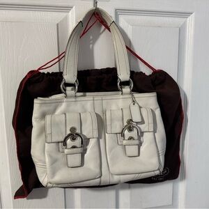 Elegant White Leather Handbag